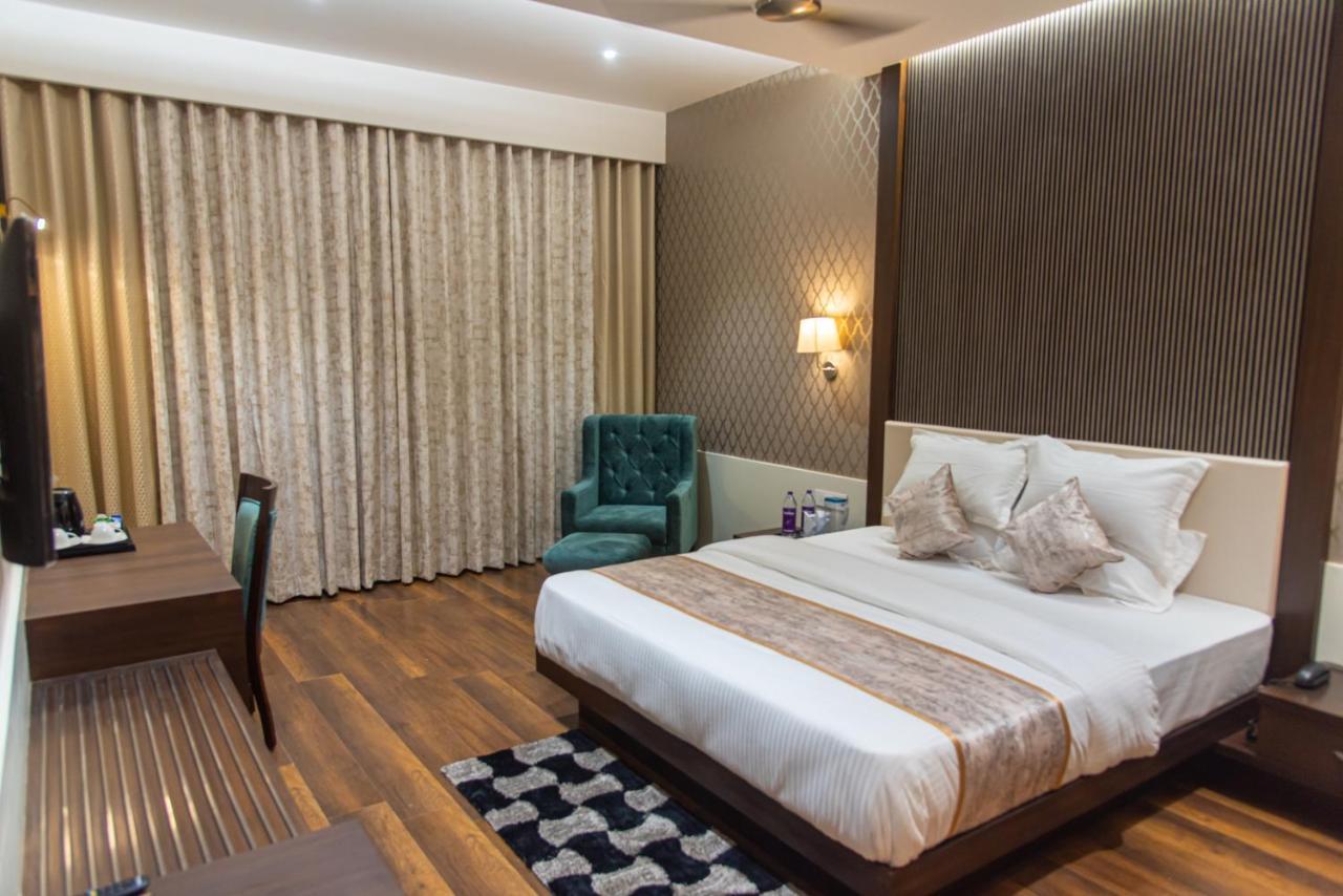 Hotel Royal Livin Варанаси Екстериор снимка