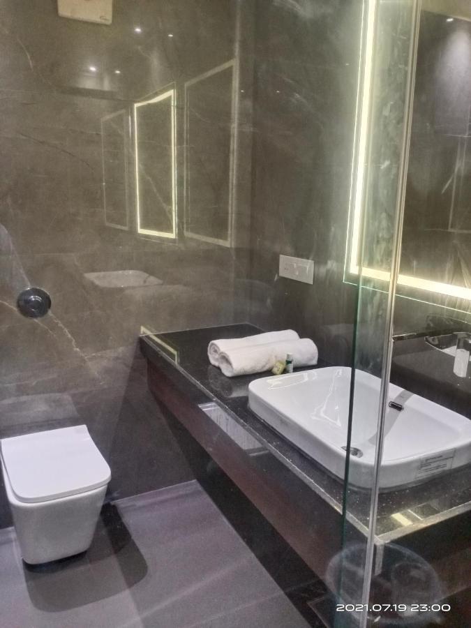 Hotel Royal Livin Варанаси Екстериор снимка