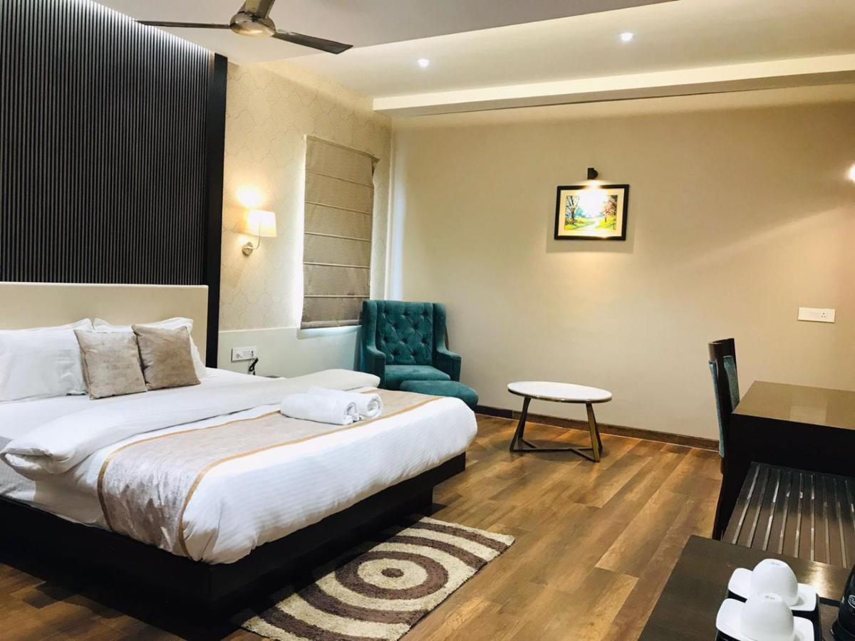 Hotel Royal Livin Варанаси Екстериор снимка
