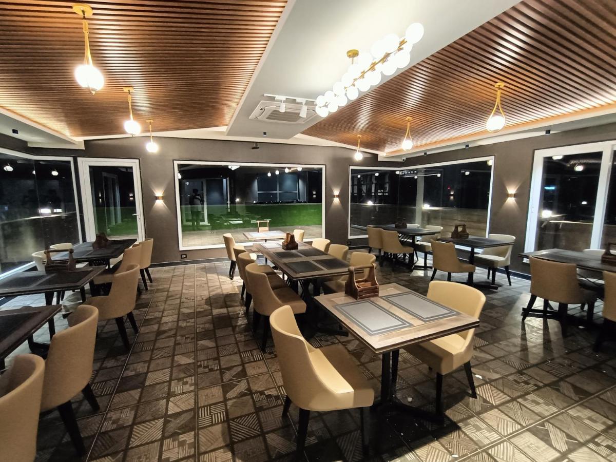 Hotel Royal Livin Варанаси Екстериор снимка