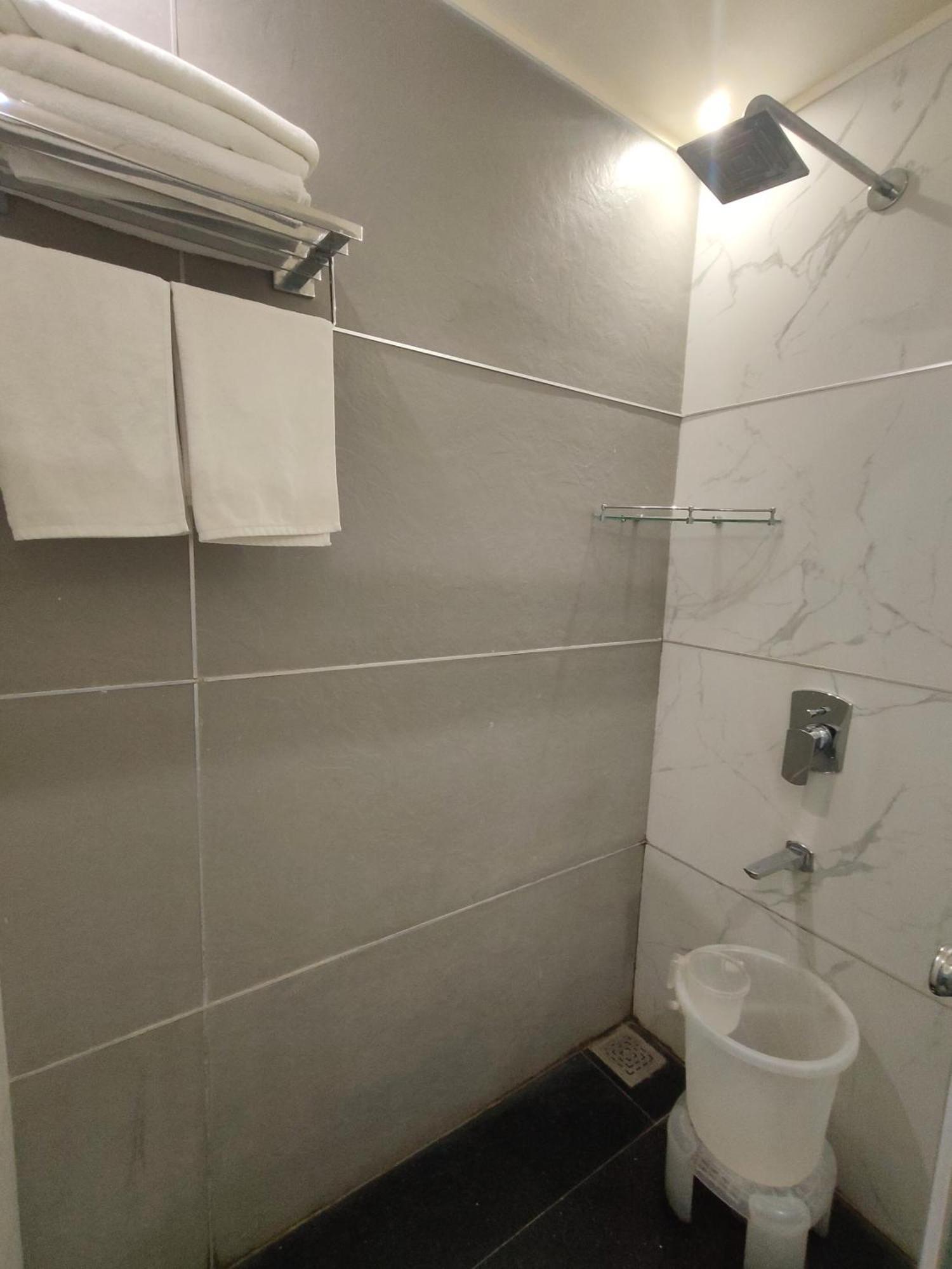 Hotel Royal Livin Варанаси Екстериор снимка