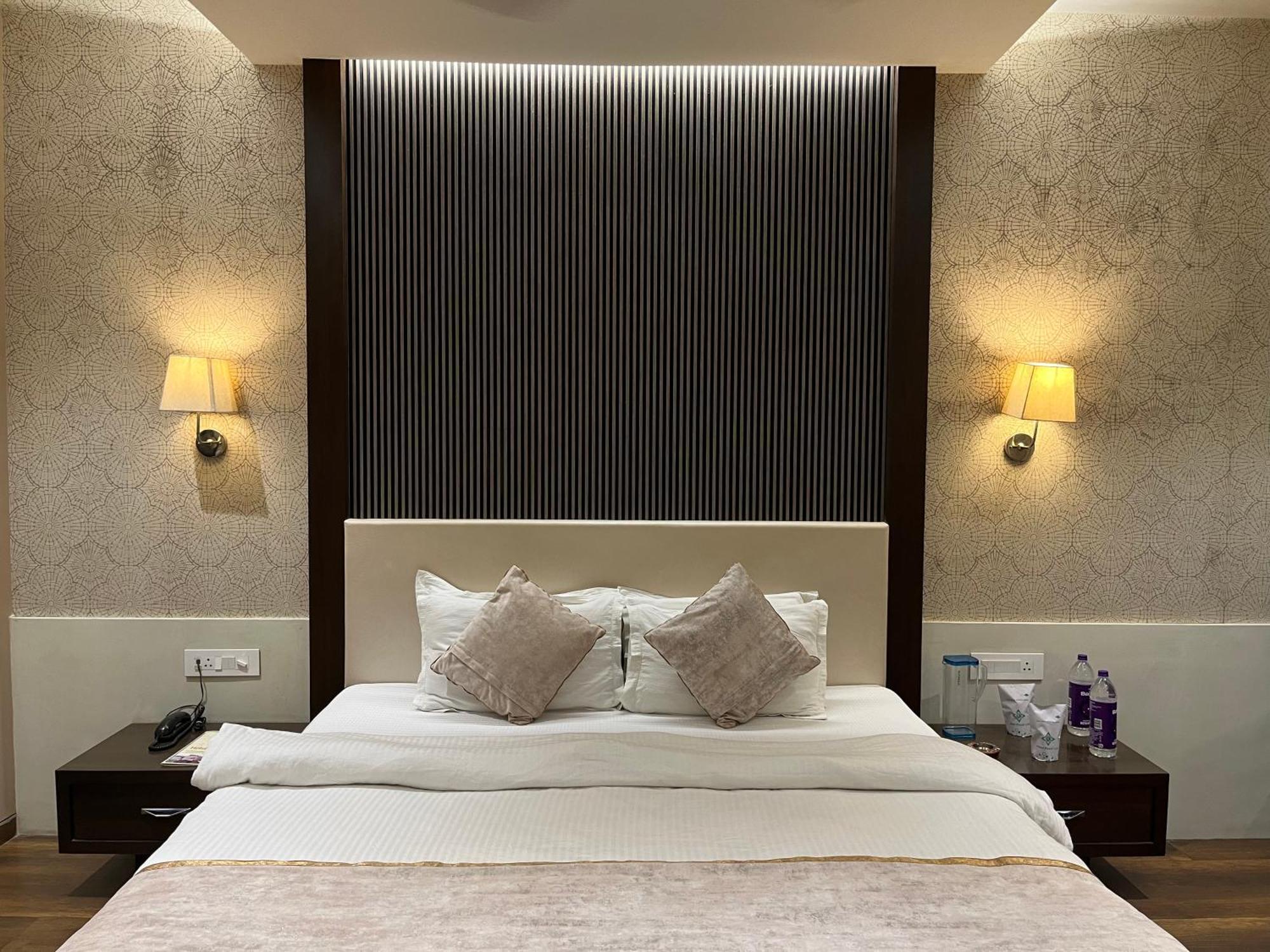 Hotel Royal Livin Варанаси Екстериор снимка