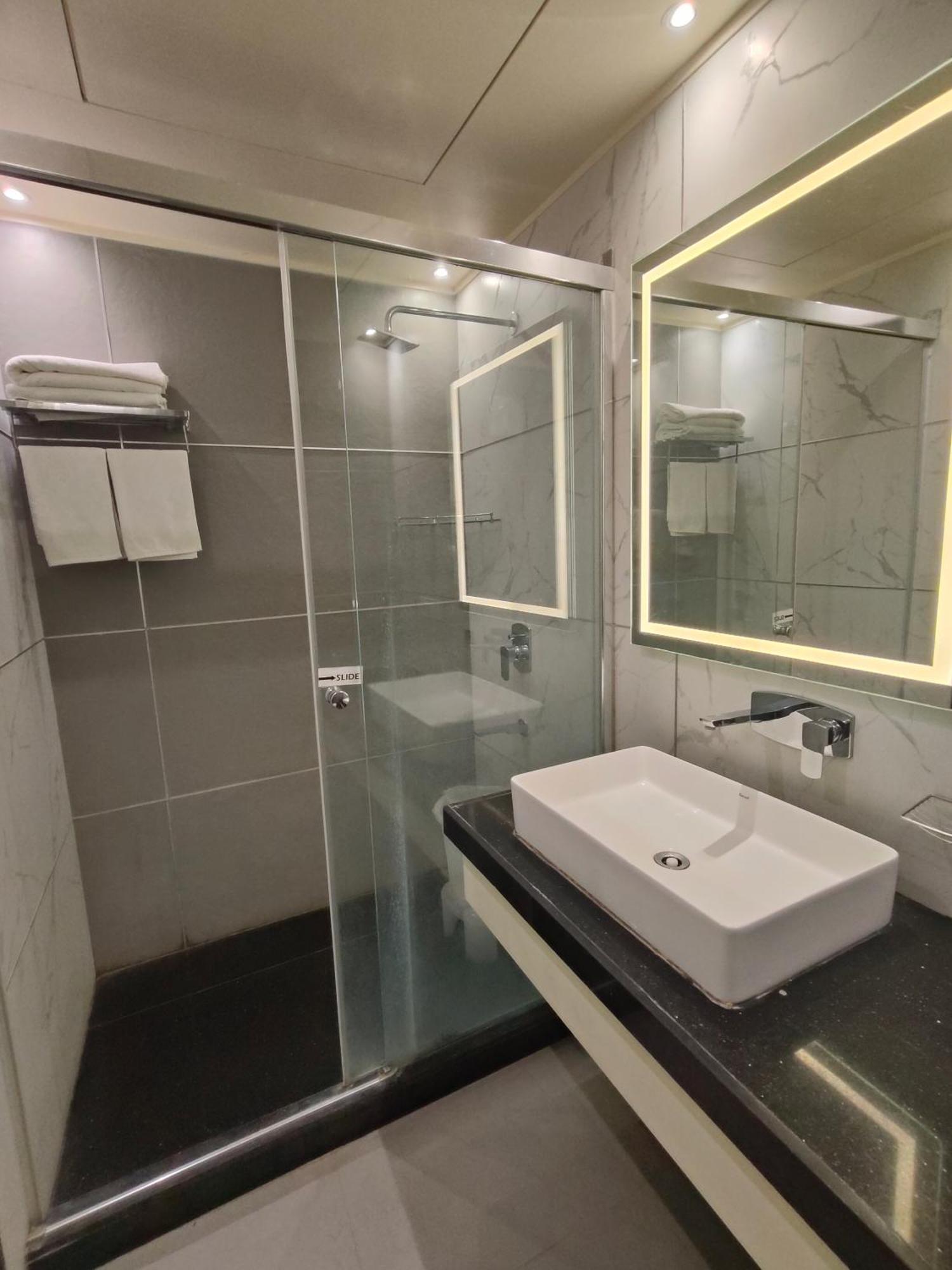 Hotel Royal Livin Варанаси Екстериор снимка