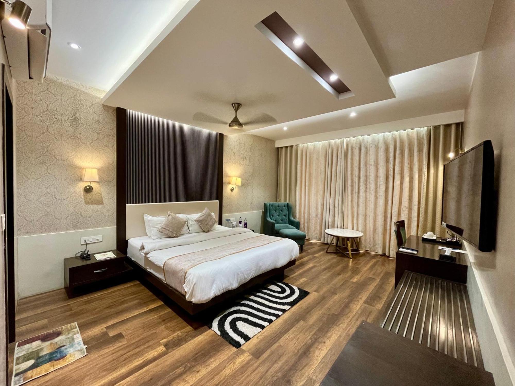 Hotel Royal Livin Варанаси Екстериор снимка