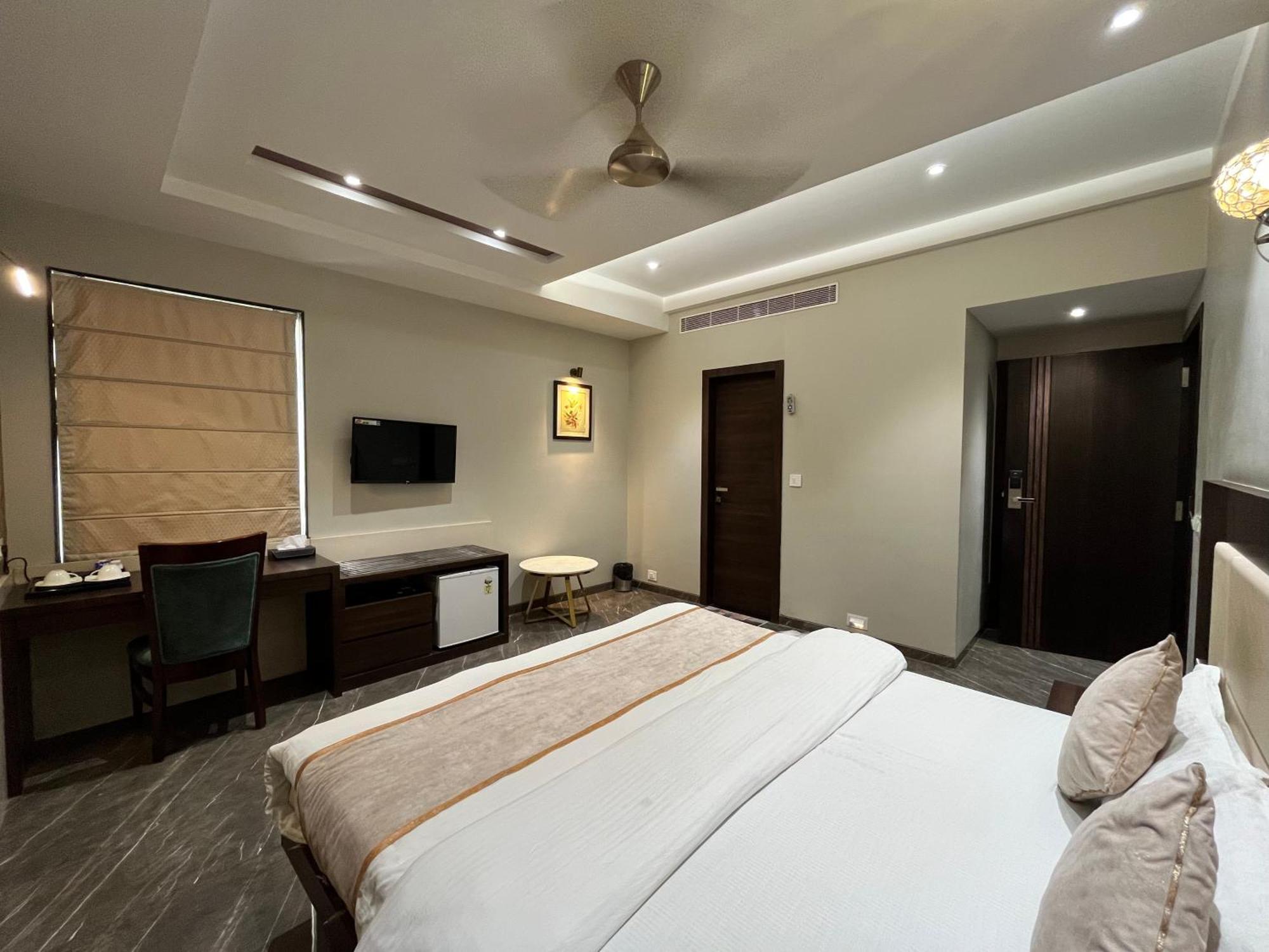 Hotel Royal Livin Варанаси Екстериор снимка