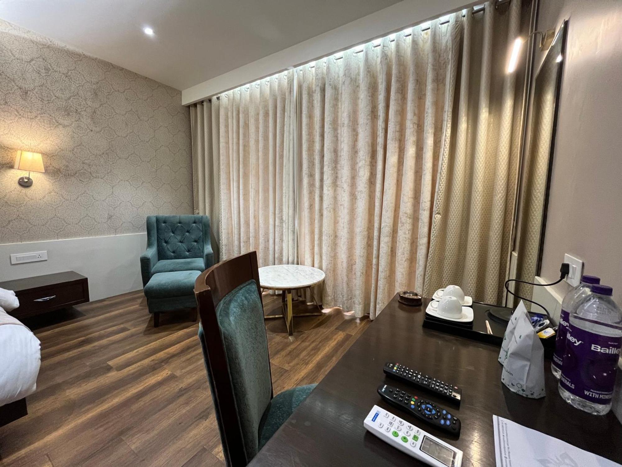 Hotel Royal Livin Варанаси Екстериор снимка