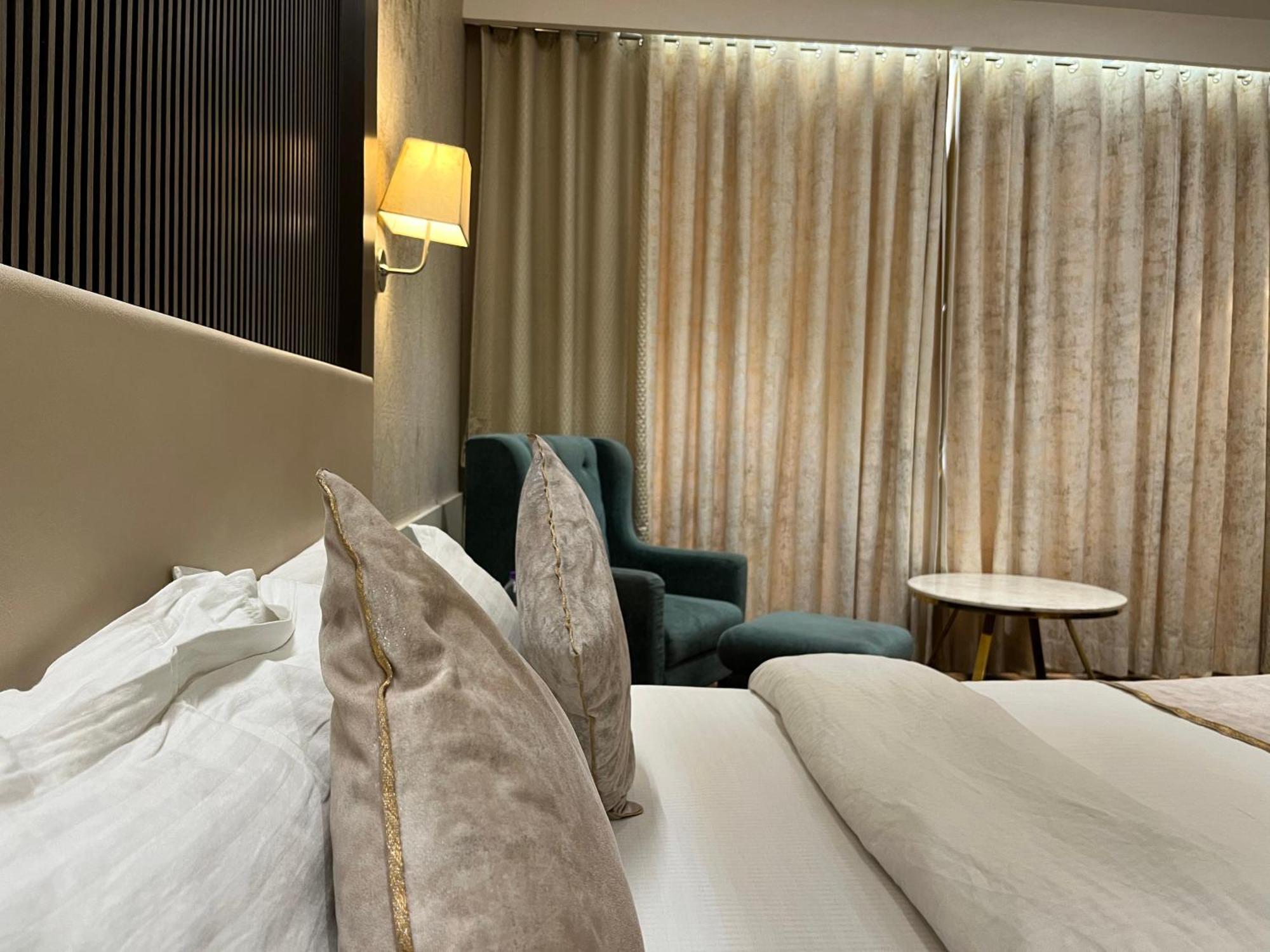 Hotel Royal Livin Варанаси Екстериор снимка