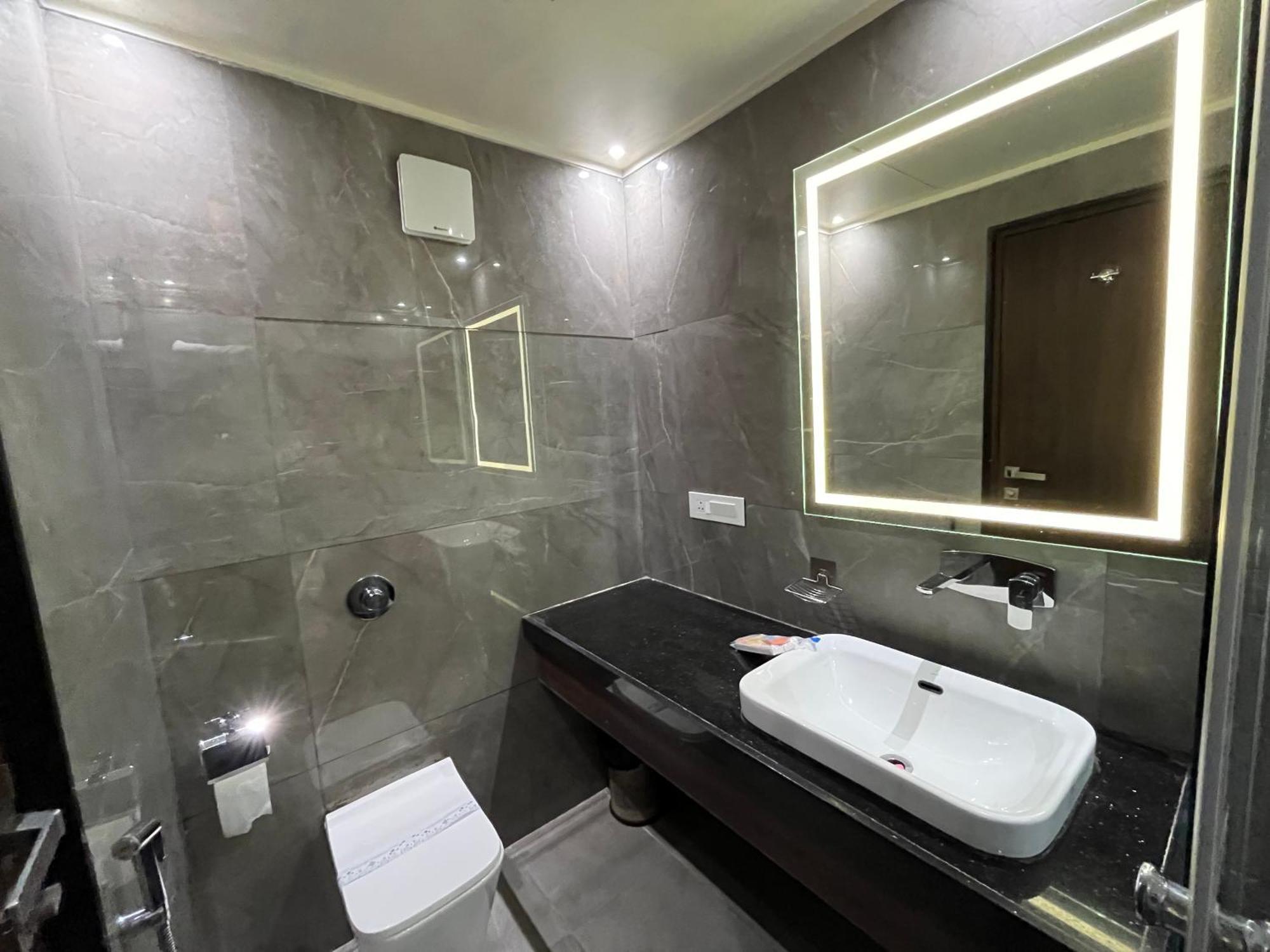 Hotel Royal Livin Варанаси Екстериор снимка